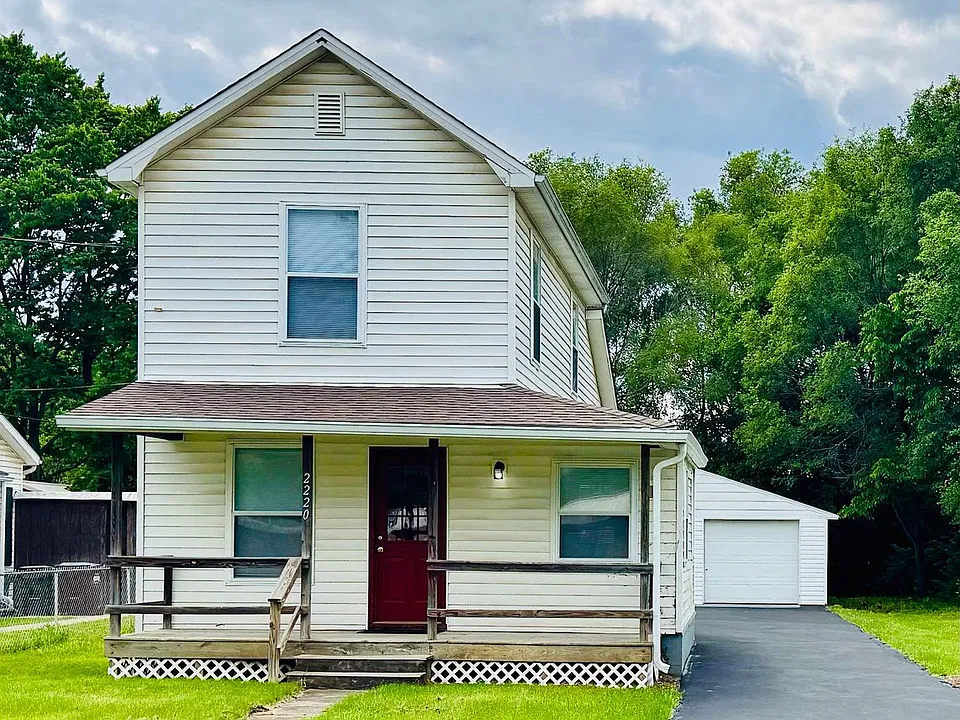 2220 S Main St
