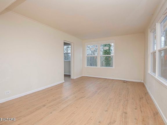 3rd image of 110 Paine Ln