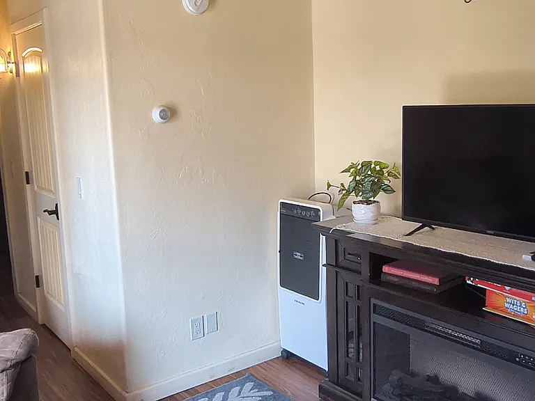 314 S Leroux St #4 — Photo 2