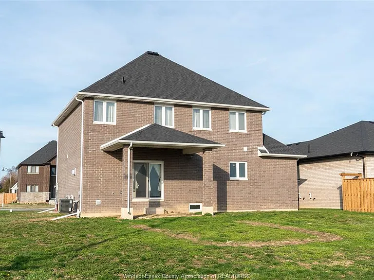74 Dundee Dr — Photo 3