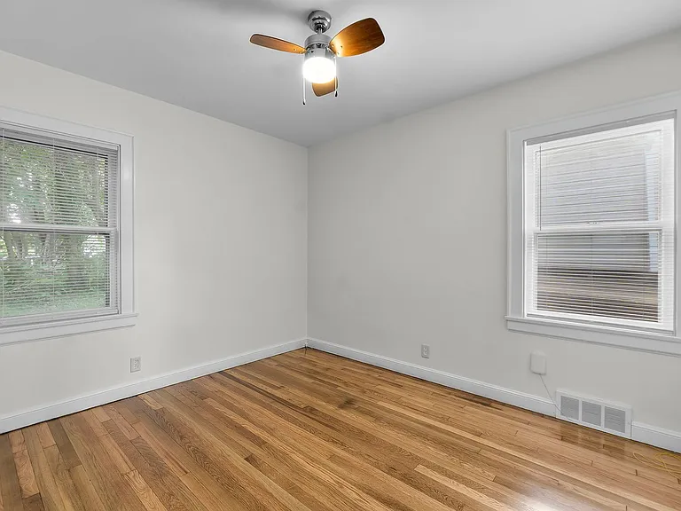 707 W Main St — Photo 14