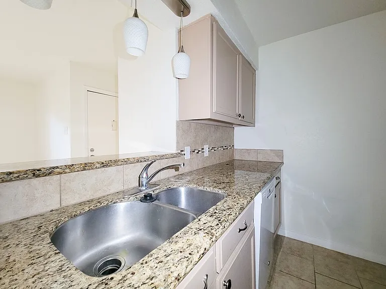 Kimberly House Apartments — Photo 18