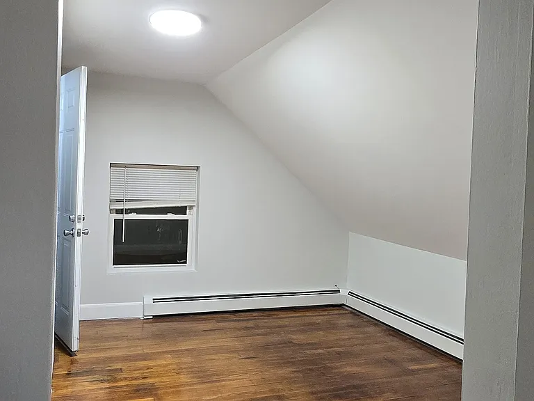 131-133 Morris Ave #3 — Photo 1
