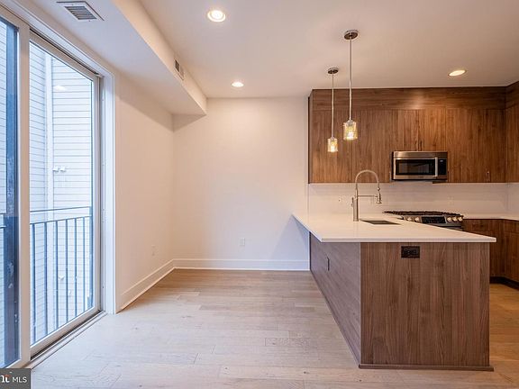 5th image of 634 N 5th St APT 18