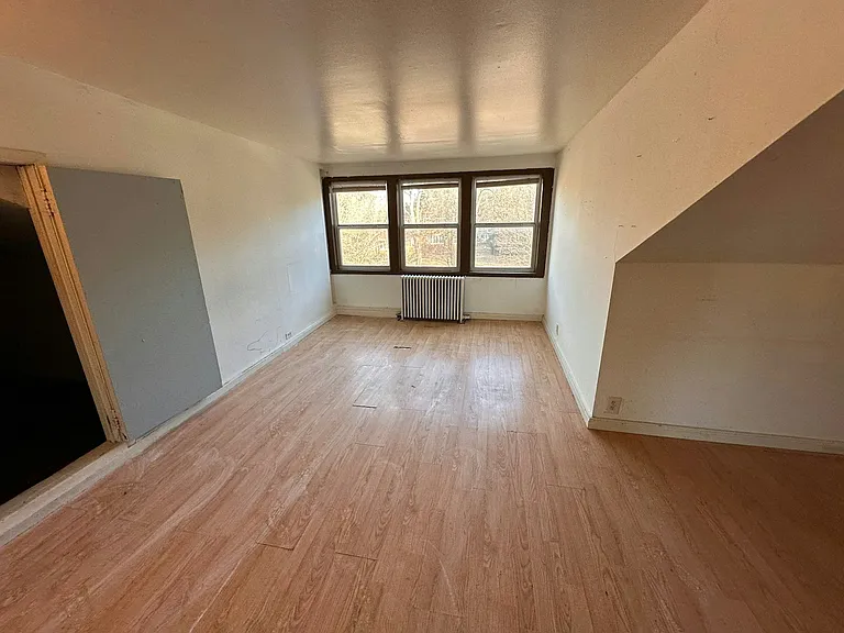 230 Augusta Ave #16 — Photo 3