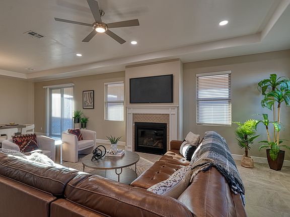 Marilyn II - Great Room Vista Manzano