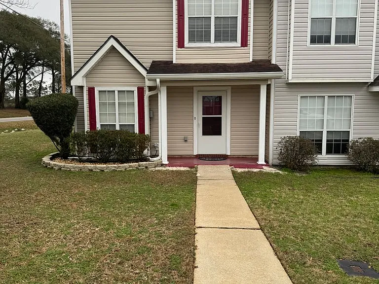 120 Palm Dr — Photo 1