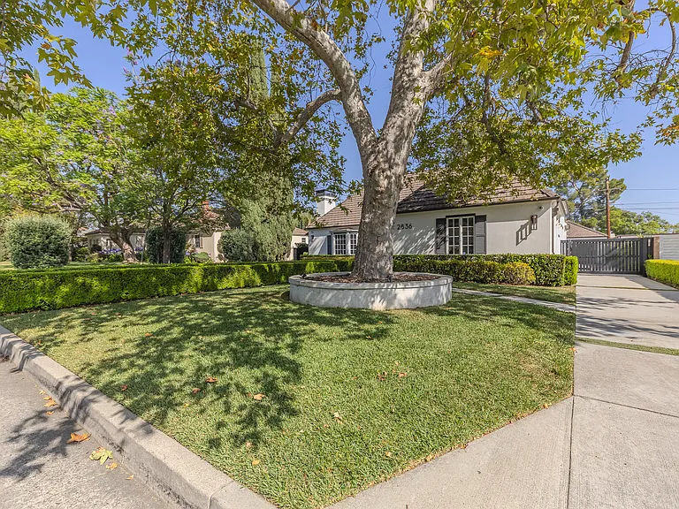 2150 S El Molino Ave — Photo 60