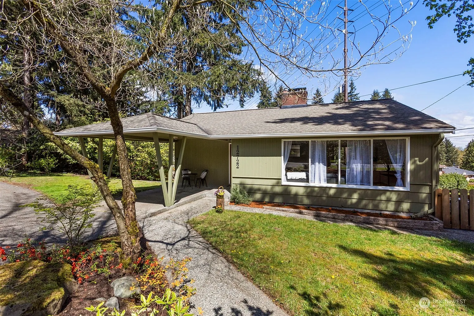 12722 Roosevelt Way NE photo 1