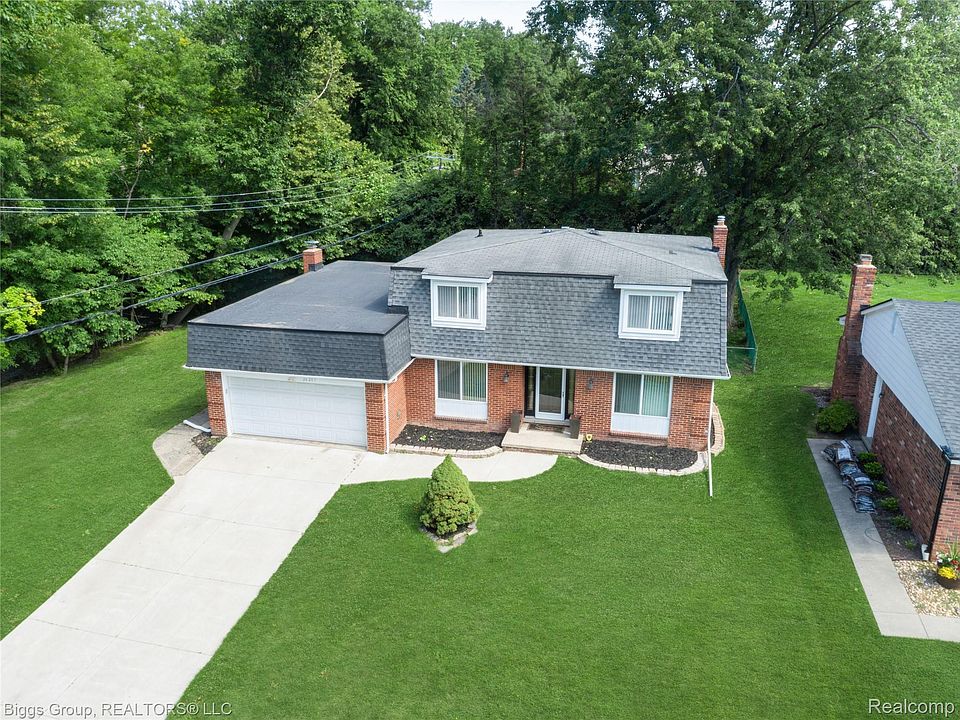 1st image of 26207 Meadowbrook Way