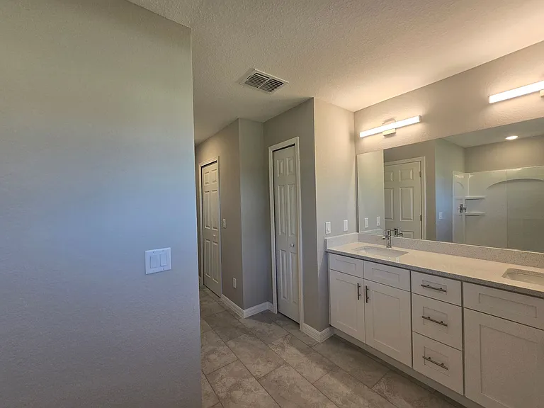 4309 NE 20th Ct — Photo 19