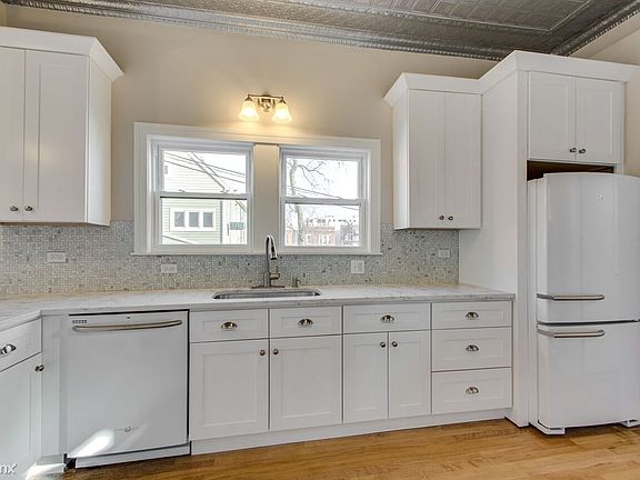 2761 W. St. Mary Kitchen - Straight on