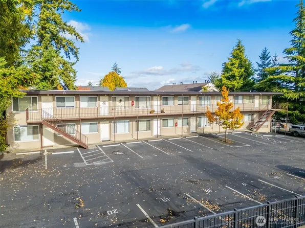 936 N 198th Street, Shoreline, WA 98133