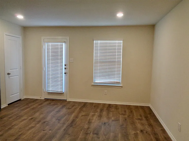 1806 Yale St — Photo 5
