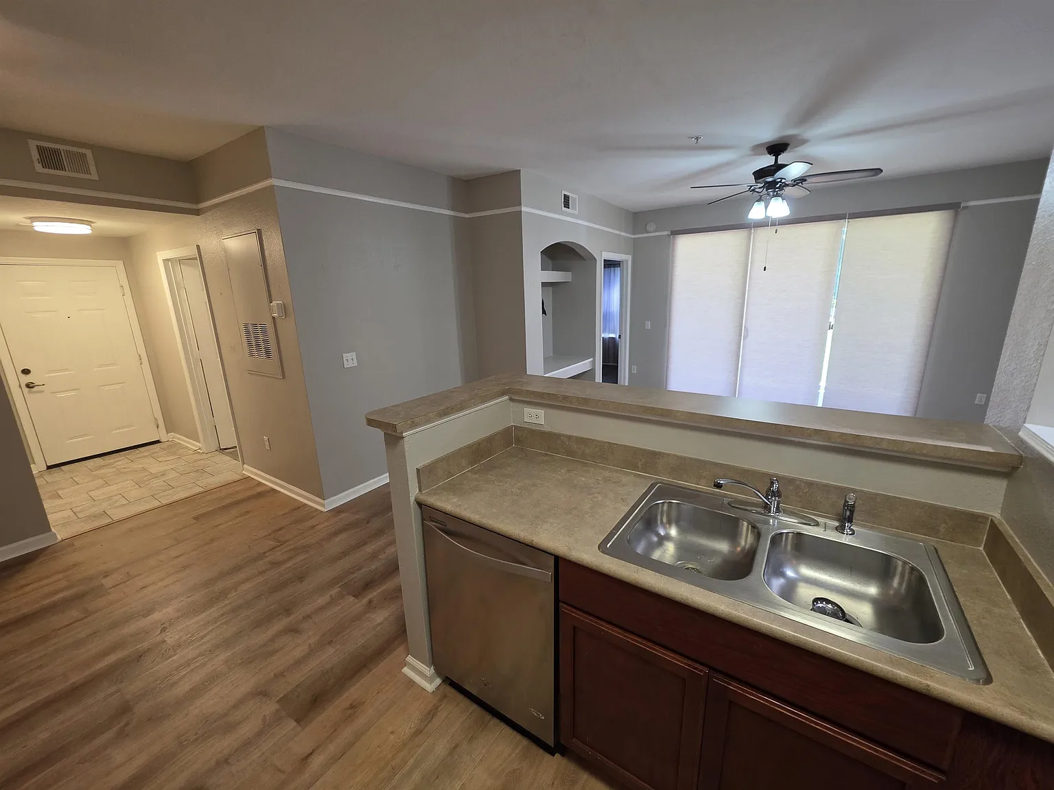 1 bed, 1.0 bath, 829 sqft, $1,399 — Photo 3