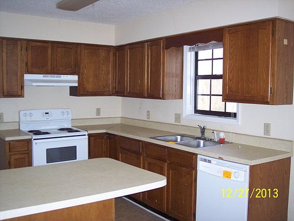 4th image of 709 Burgess Cir