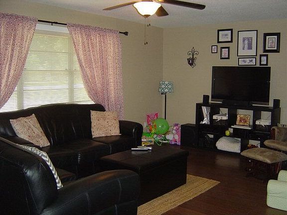 4th image of 404 Southern Oaks Dr