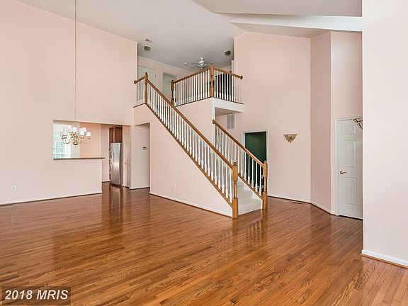 HUGE LIVING ROOM/DINING ROOM