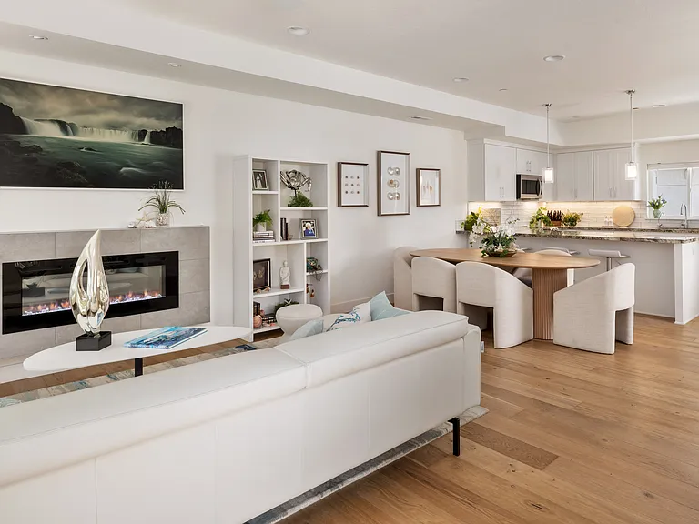 Fresh look, open floor plan, light and bight