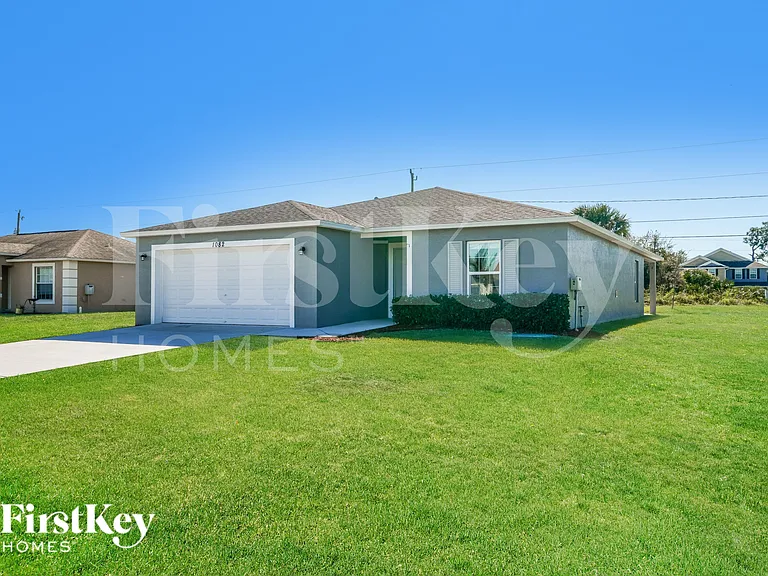 1082 SW Bianca Ave — Photo 3