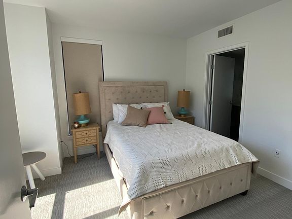 4th image of 1300 22nd St APT 401