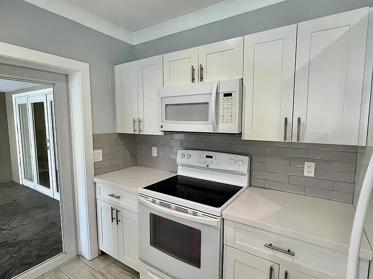 11205 SW 72nd Ave — Photo 5
