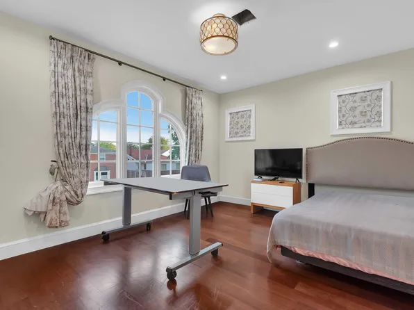 209-25 28th Avenue image 11 of 15