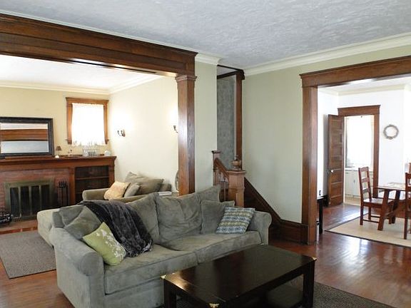 2nd image of 523 W Grand River Ave