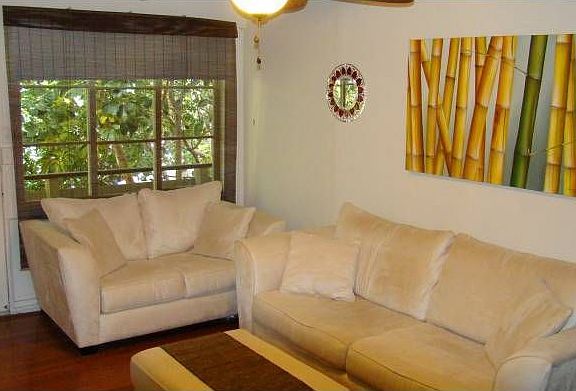 Living Room w ceiling fan