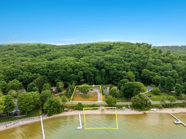 11207 Bluff Rd, Traverse City, MI 49686