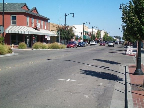 2nd image of 311 W Yosemite Ave