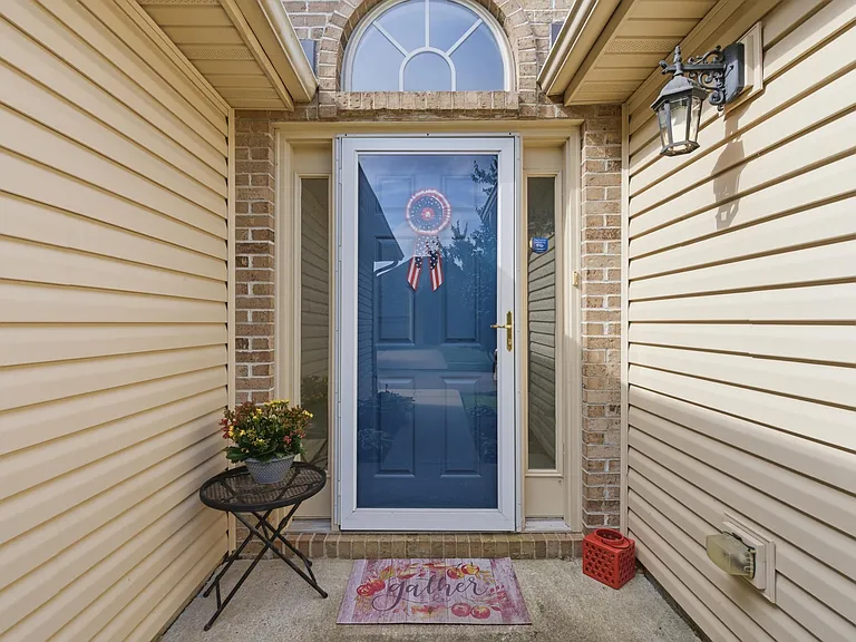 752 Rosslyns Dl — Photo 5