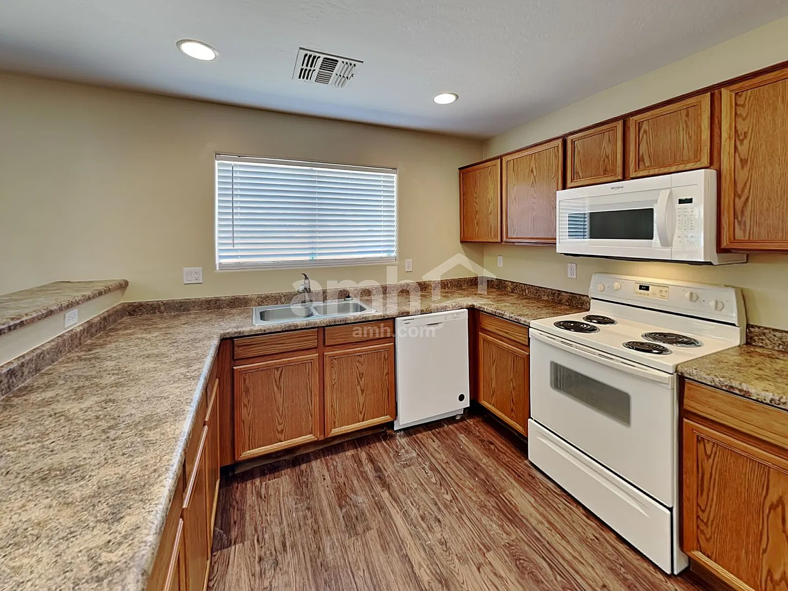4 bed, 2.5 bath, 2162 sqft, $2,230 — Photo 3