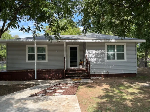 427 W College St, Burkburnett, TX 76354