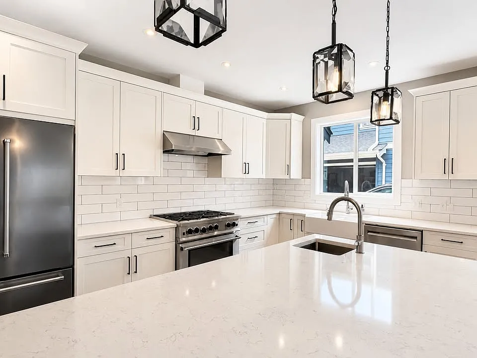 3 bed, 2.5 bath, 2225 sqft, $7,000 — Photo 2