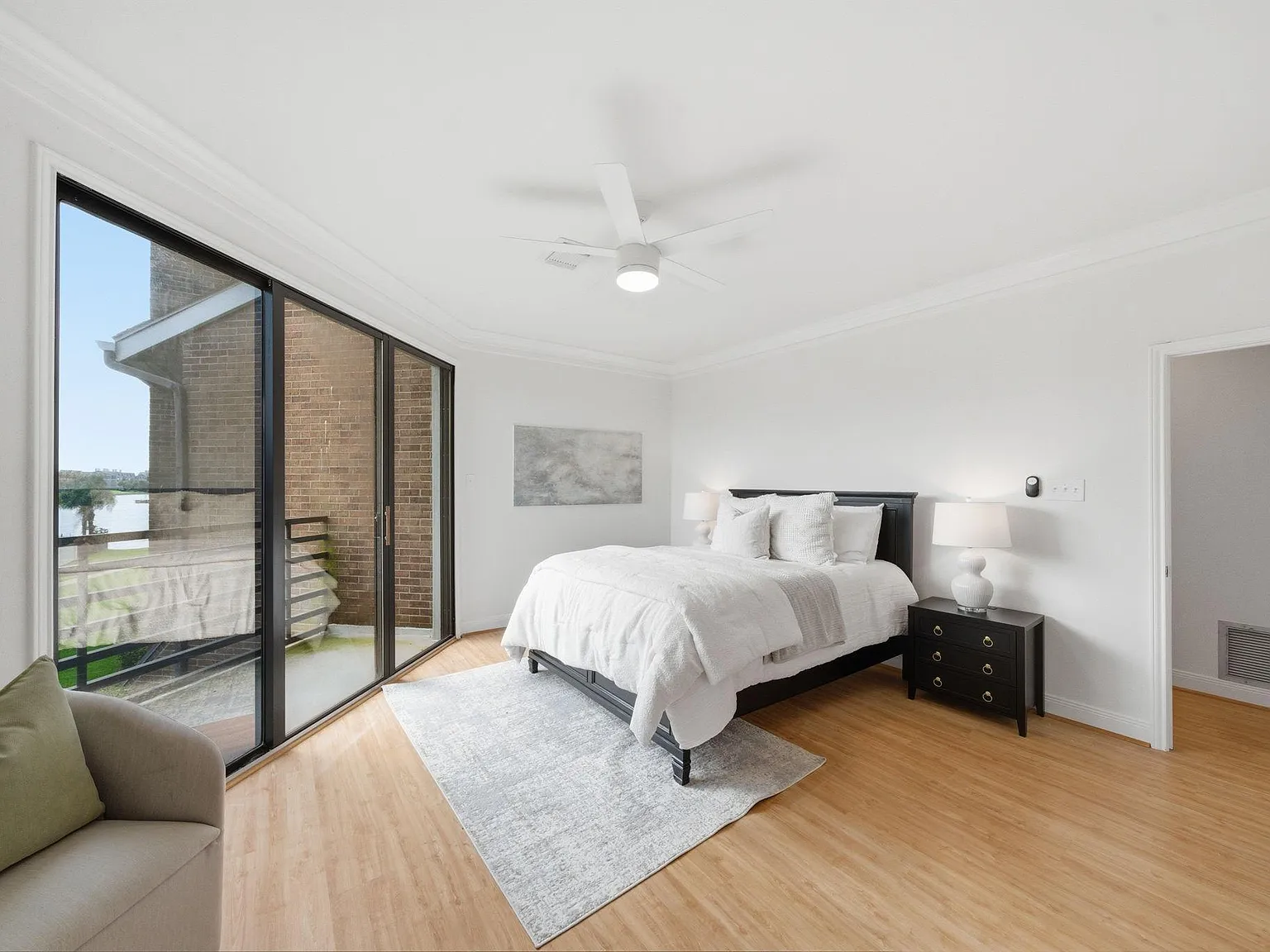 2 bed, 2.5 bath, 1868 sqft, $2,900 — Photo 4