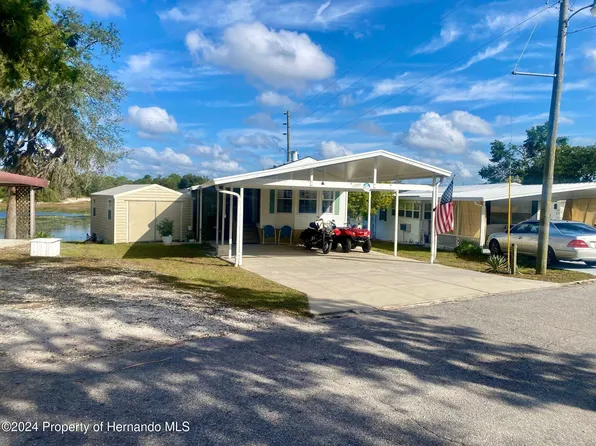 9285 Grizzly Bear Ln, Weeki Wachee, FL 34613