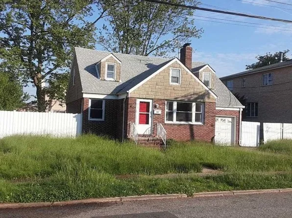 461 2nd St, Palisades Park, NJ 07650