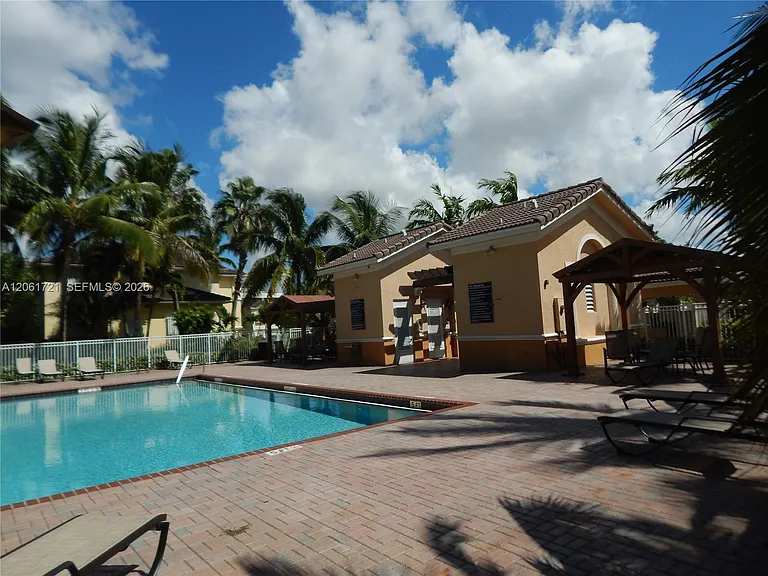 320 SW 87th Ct — Photo 33