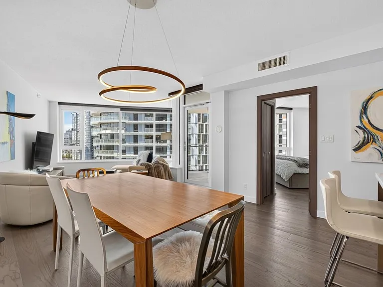68 Smithe St #1110 — Photo 8