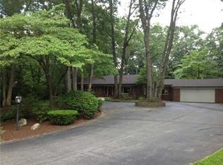 10 Maplecrest Dr, Smithfield, RI 02828