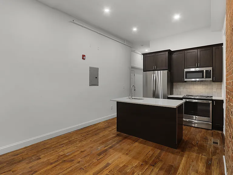Kitchen & Living