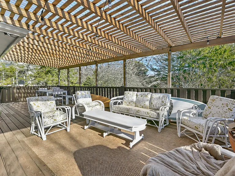 75 Bryan Rd — Photo 23