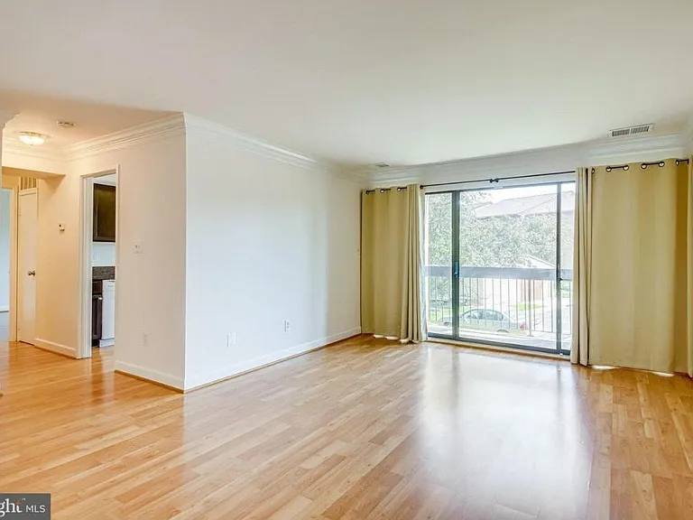 545 Florida Ave — Photo 6
