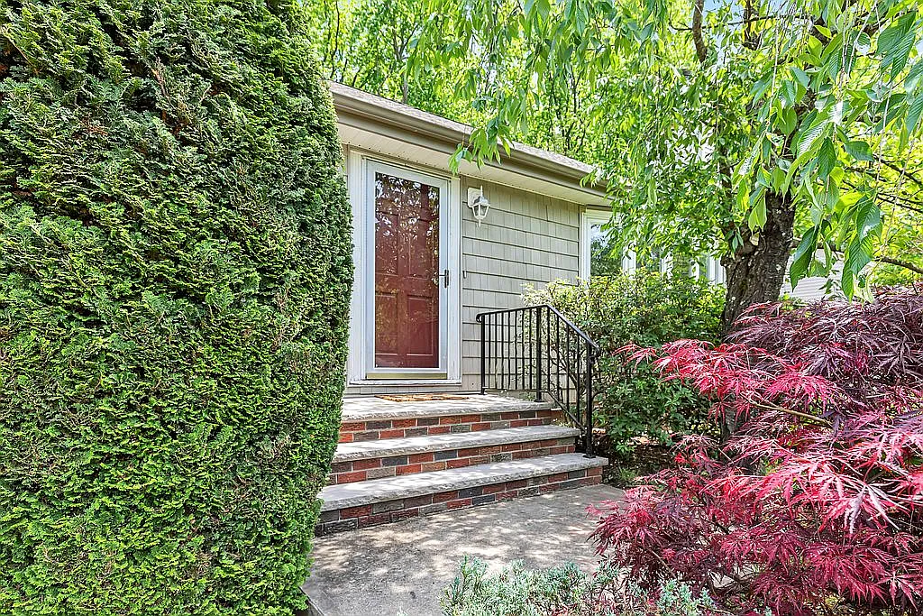12 Greenwich Rd photo 1