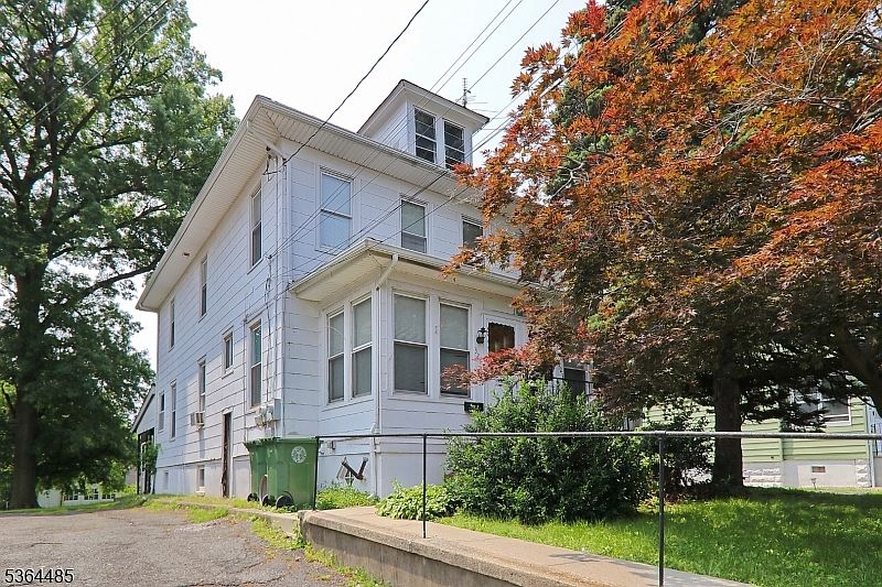 1st image of 321-3 W 1St Ave