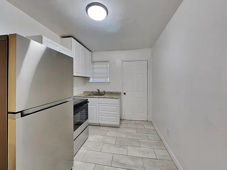 343 Pleasant St #2 — Photo 3