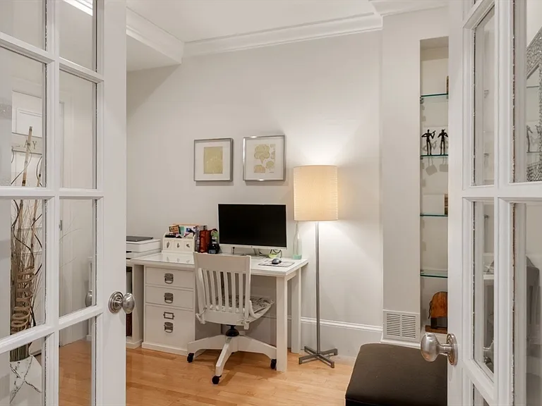 349 Marlborough St #1 — Photo 15