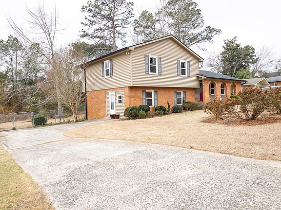 3rd image of 3615 Parliament Lane