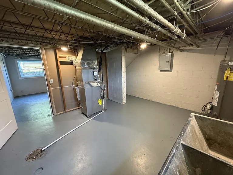 417 Graham St — Photo 17